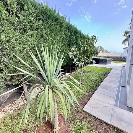 Square House Villa *